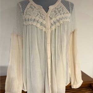 American Eagle Outfitters women’s Cream Lace Blouse size large